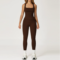 Ensemble de yoga pour femmes : débardeur dos nageur à col carré et leggings ajustés pour le sport