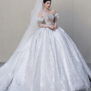 Robe de mariée sirène ultra-longue Lsgz05 Jancemebr, blanche romantique, avec appliques de dentelle sur toute la surface et perles brodées, décolleté cœur - Product Image 1