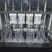 Machine de soufflage semi-automatique à 4 cavités contrôlée par PLC avec alimentateur automatique de préformes pour bouteilles PET d'eau minérale et de boissons 1500