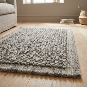 Tapis artisanal en feutre de laine à poils longs gris uni moderne pour salon - Product Image 2
