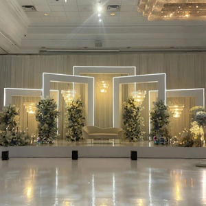 Arche de scène de mariage personnalisée LEDA, grande, carrée, en acrylique, avec support et bande lumineuse LED - Product Image 1