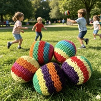 Sac en crochet tricoté à la main avec balles sensorielles en peluche, idéal pour les activités décontractées et les rassemblements