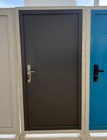 Porte de conteneur ultra-mince en métal à installation facile pour la construction et l'accès aux pièces de conteneurs