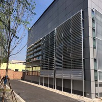 Grille de ventilation résidentielle Villa Cadre en aluminium Imperméable Léger Durable Ventilation décorative Taille personnalisée OEM