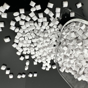 Granulés de matière plastique ABS haute brillance moulée par injection, à haute résistance aux chocs et à la force, pour pièces automobiles - Product Image 1