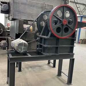 Équipement minière de petite taille pour l'extraction de roches, moteur diesel, concasseur à mâchoires mini PE150*250 de 1 à 3 TPH pour le broyage de minerai d'or - Product Image 4