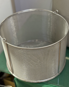 Panier en treillis métallique tissé en acier inoxydable Idéal pour les environnements hygiéniques et corrosifs - Product Image 6