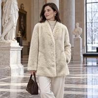 Manteau en fourrure beige OEM à revers crantés, devant ouvert, poches plaquées, coupe ample et manches larges, idéal pour l'automne-hiver et le style urbain