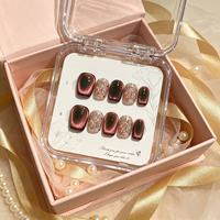 Faux ongles en acrylique faits main en France avec colle, motif œil de chat brillant rouge bordeaux pour les fêtes