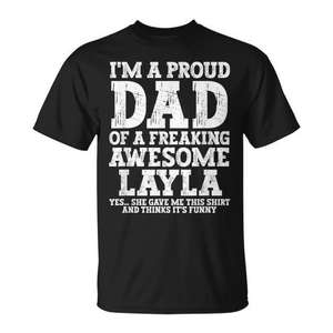 T-shirt personnalisé avec le nom de papa de Layla pour la fête des pères, noir, coupe standard - Product Image 1