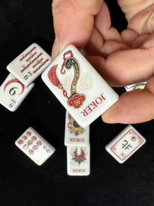 Juego de Fichas de Mahjong Acrílicas Portátiles Modernas con Diseño de Bagua Roja Original, con Patas Plegables, Recién Llegado, Listo para Envío Reciente - Product Image 2
