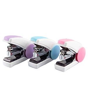 Grapadora <span class=keywords><strong>de</strong></span> aguja plana en miniatura SDI 1113C No. 10 Botón <span class=keywords><strong>de</strong></span> pie plano que ahorra trabajo Grapadora <span class=keywords><strong>de</strong></span> tamaño pequeño 1113C para estudiantes <span class=keywords><strong>de</strong></span> oficina escolar - Product Image 2