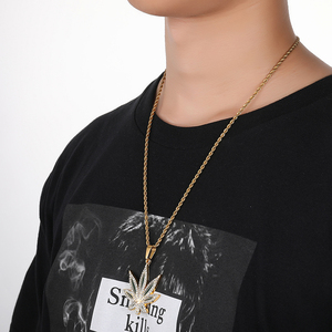 Bijoux de mode de rappeur Hip Hop plaqué or 18 carats pendentifs feuille d'érable glacés colliers pour hommes - Product Image 4