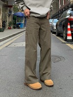Pantalon cargo en jean gris foncé taille haute coupe droite ample pour homme, style décontracté multi-poches, idéal pour le quotidien