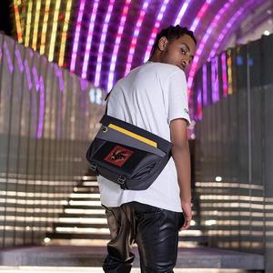 <span class=keywords><strong>Divoom</strong></span> <span class=keywords><strong>กระเป๋า</strong></span>สะพายไหล่ V Art ดีไซน์สำหรับเล่นกีฬากลางแจ้งกันน้ำได้,สำหรับปั่นจักรยานเดินป่าทำกิจกรรมภายนอกพื้นที่กว้างปรับแต่งพิกเซลได้ - Product Image 2