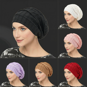 Gorro unisex de poliéster con forro interior plegable para el cuidado del cabello - Product Image 3