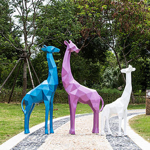 カスタマイズ可能なエコフレンドリー樹脂製キリン像、手作業による幾何学模様の動物彫刻、屋外装飾用、SCブランドモデル - Product Image 4