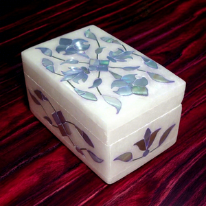 Caja de Joyería Decorativa Moderna Cuadrada de Madreperla de la Mejor Calidad de Stonecrafts International para Niñas - Product Image 1