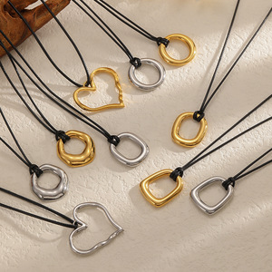 Collier tendance en acier inoxydable plaqué or 18 carats avec pendentif nœud et chaîne en corde cirée noire polie pour femme - Product Image 2