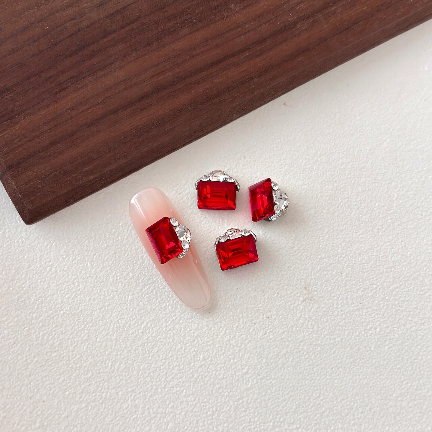 M2639-16# Big Red (prix 1 pièce)