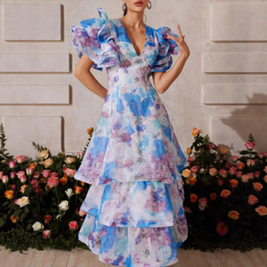Elegante Vestido de Noche Largo con Estampado Floral, Cuello en V, Mangas con Volantes y Cintura Imperio - Product Image 5