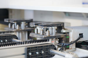 Máquina Perforadora de Madera CNC Totalmente Automática de 6 Lados para Puertas de Gabinetes de Cocina con Cambio Automático de Herramienta - Product Image 4