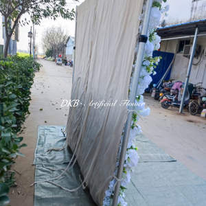 กำแพงดอกไม้ประดิษฐ์สีเขียวและสีขาวผนังดอกไม้ผ้าไหมสีขาวดอกกุหลาบผนังสำหรับตกแต่งพื้นหลังงานแต่งงาน - Product Image 5