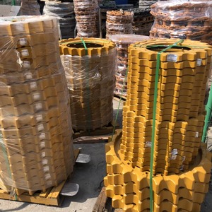 ลูกกลิ้งติดตามชิ้นส่วนเครื่องจักรรถปราบดินรถปราบดิน D4c D4e D4d <span class=keywords><strong>D5</strong></span> D5h D6c D6h D6d D6e อะไหล่ช่วงล่างรถตัก - Product Image 6