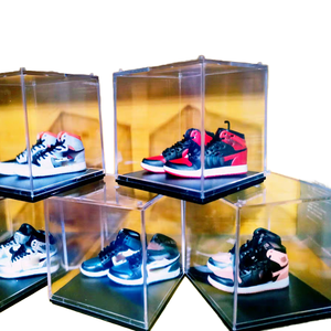 Llavero de PVC con diseño de zapatilla de baloncesto impresa a mano, Jor Dan 1 Mini Sneaker 3D, con caja, venta al por mayor - Product Image 1