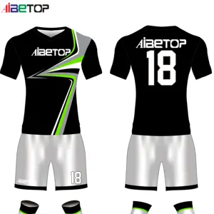 Großhandel Quick Dry Free Design Hot Sale Benutzer definierte Sublimation Atmungsaktive Männer Fußball Uniformen