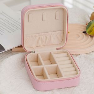 Caja de Almacenamiento de Joyas Portátil y Compacta para Anillos y Pendientes, Mini Organizador de Viaje con Diseño de Empaque para Regalo - Product Image 3