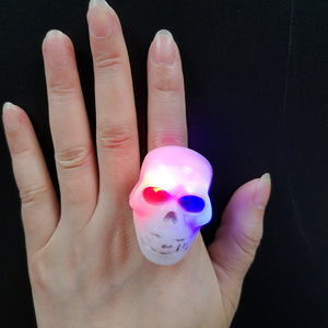 Anneau lumineux en plastique à motif citrouille, chauve-souris et crânes LED, fournitures festives d'Halloween, cadeau pour enfants, accessoires pour la collecte de bonbons, fête - Product Image 6