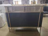Sièges et dossiers rembourrés de haute qualité avec structure en bois massif, banquette en rotin pour la salle à manger des restaurants et des hôtels