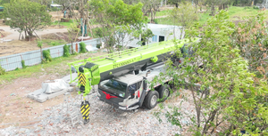 Grue sur camion Zoomlion RT100, capacité de 100 tonnes, moteur Weichai, pompe hydraulique Huade, utilisation en construction - Product Image 3