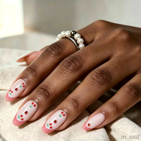 Manucure française rose aux amandes avec strass cerise, ongles press-on moyens peints à la main, prêts à poser