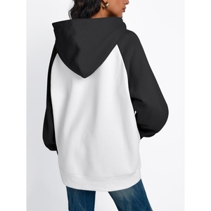 Sweat à capuche surdimensionné pour femme, manches longues, couleur unie, tricoté, respirant, vêtement d'automne avec poches, coupe régulière, blanc et noir - Product Image 3
