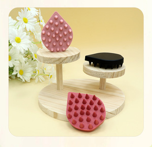 Brosse à cheveux double usage en silicone, design goutte d'eau, pour utilisation sur cheveux secs et mouillés, peigne massant solide pour le nettoyage de la tête, outil de lavage des cheveux - Product Image 5