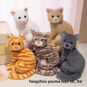 Nuevo Juguete de Peluche de Gato Tricolor Sentado de la Serie de Gatos Adorables, Simulación Realista, de Poliéster, para Mayores de 5-7 Años, Venta al por Mayor Transfronteriza, de Gran Demanda - Product Image 3