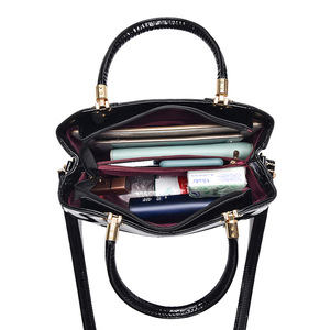 Sac messager grande capacité brodé pour femme en cuir PU verni brillant – Vente en gros directe usine - Product Image 4