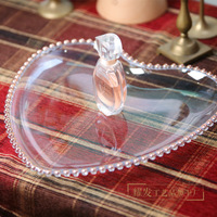 Assiettes de présentation romantiques en plastique pour mariage, en forme de cœur, avec bord doré et perles, pour fêtes, banquets, réceptions, commande personnalisée