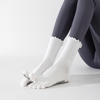 Chaussettes de yoga et de pilates pour femmes à 5 doigts, bord roulé, antidérapantes, respirantes, mi-mollet, pour le sport et le fitness