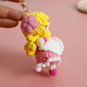<span class=keywords><strong>Muñeca</strong></span> <span class=keywords><strong>princesa</strong></span> de dibujos animados súper linda, tejida a mano, colgante de ganchillo de cuatro hilos de lana, llavero exquisito hecho a mano - Product Image 4