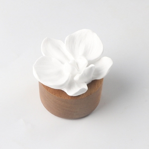 Ambientador de yeso aromático de cerámica perfumado a base de madera, difusor de aceite esencial de fragancia para el hogar con flor de Orquídea de porcelana - Product Image 5