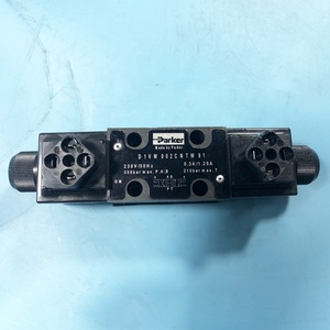 Control direccional proporcional D1FBE02HC0NMW0 NG06 CETOP 3 con electrónica integrada de 24V - Product Image 3