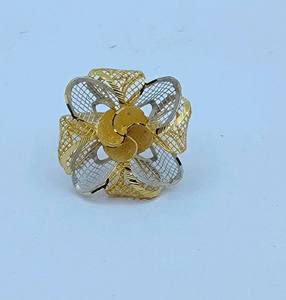 แหวนดอกไม้ลายฉลุสีทองสองเฉดพร้อมกลีบดอกแบบตาข่ายที่ประณีต เครื่องประดับค็อกเทลสุดหรูสำหรับผู้หญิง - Product Image 1