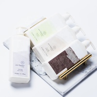 Kit en vrac d'équipements hôteliers de conception OEM, ensemble de savons et d'articles de toilette de taille voyage avec shampooing, revitalisant, nettoyant pour le corps et lotion