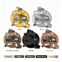 Lot de badges en émail personnalisés en forme de mascotte de dessin animé, avec boîte cadeau, logo personnalisé, décoration d'uniforme, insigne métallique pour cadeaux d'entreprise