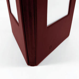 Exhibidores de Menú Digitales de Cuero Sintético Rojo con MOQ Bajo, Soporte de Menú LED Triangular de 3 Lados, Cubiertas de Menú LED - Product Image 3