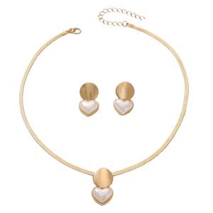 طقم مجوهرات نسائي أنيق وعصري يتضمن قلادة بحلية لؤلؤية على شكل قلب وأقراط، مطلي بالكهرباء من سبائك معدنية - Product Image 5