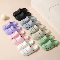 Sabots d'été pour hommes, chaussures de plage d'extérieur, sandales légères et tendance à bout fermé, demi-sandales à séchage rapide, style couple